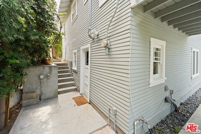 Building Photo - 1843 Lucile Ave