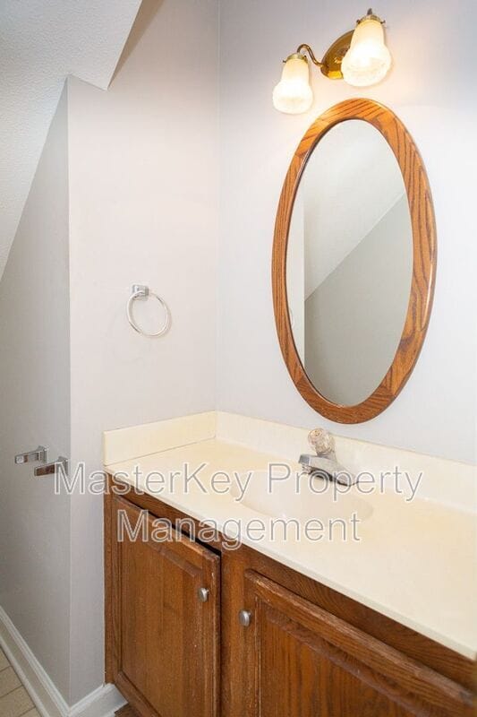 Building Photo - 1109 Balmoral Dr