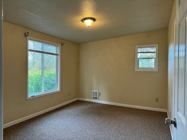 Building Photo - 16747 3rd Ave NE