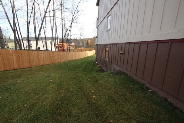 Building Photo - 2 Bedroom Condo on a Lake!