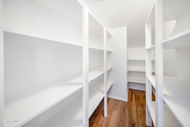 Building Photo - 918 Bellacumbre Dr