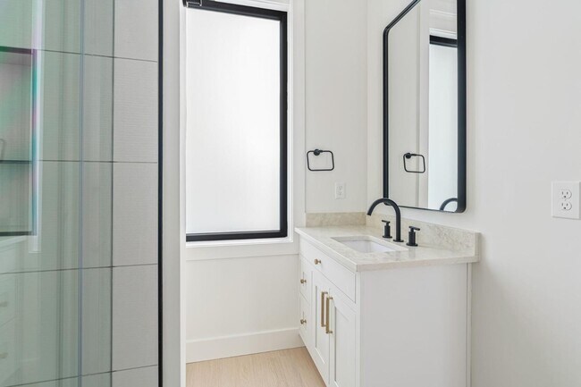 Building Photo - 7826 S Northshore Dr