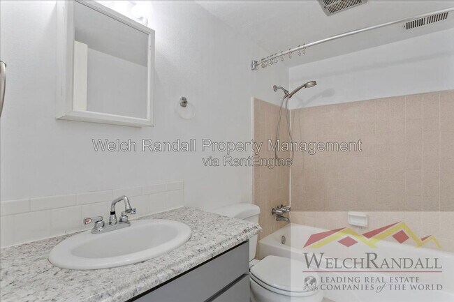 Building Photo - 5676 Meadow Ln