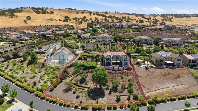 Building Photo - Executive Gated Rental with Stunning Views & Solar!