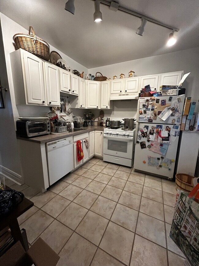 Building Photo - 2602 W Winona St