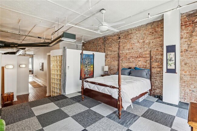 Building Photo - 215 Mitchell St SW