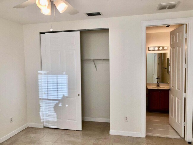Building Photo - 609 Amador Ln