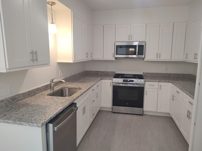 Building Photo - 10 Franklin Ave