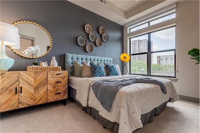 Building Photo - 3329 Oak Grove Ave