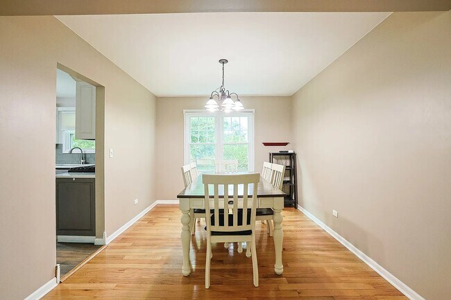 Building Photo - 1410 Huntington Dr