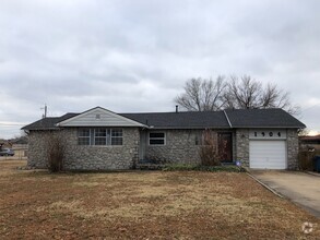 Building Photo - 3 bdrm plus bonus roo. Section 8 is ok