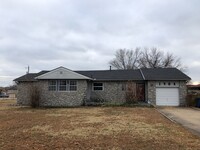 Building Photo - 3 bdrm plus bonus roo. Section 8 is ok