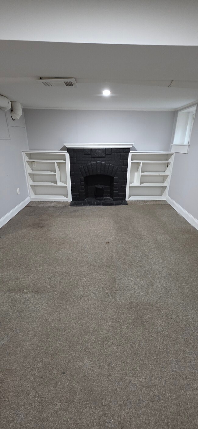 Building Photo - 2329 Windsor Ave