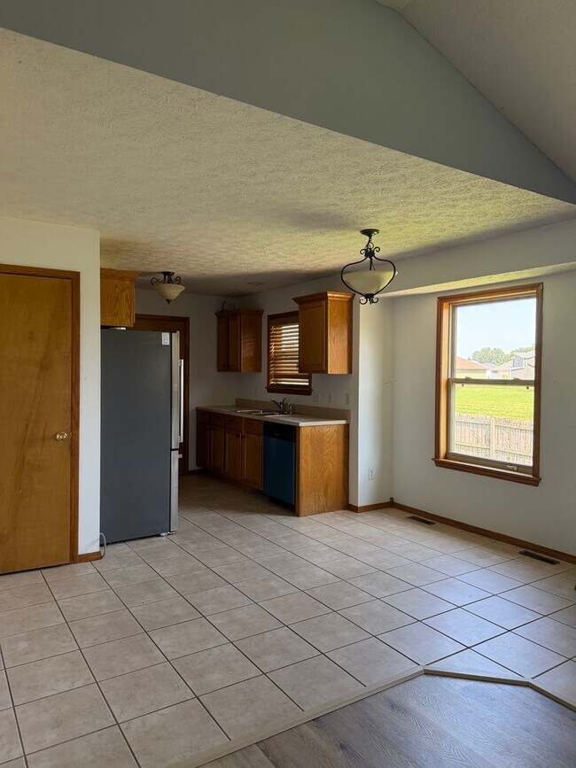 Building Photo - 307 E Pintail Dr