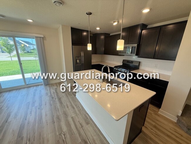 Building Photo - End Unit Townhouse Available Now, Open Floor Plan, Loft Area, Large Primary Suite, Side Patio