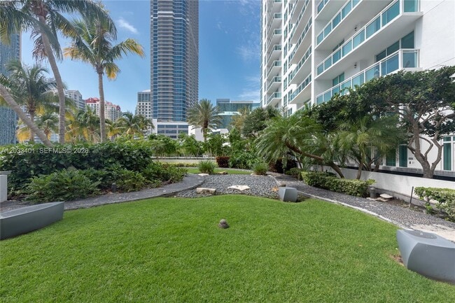 Building Photo - 950 Brickell Bay Dr