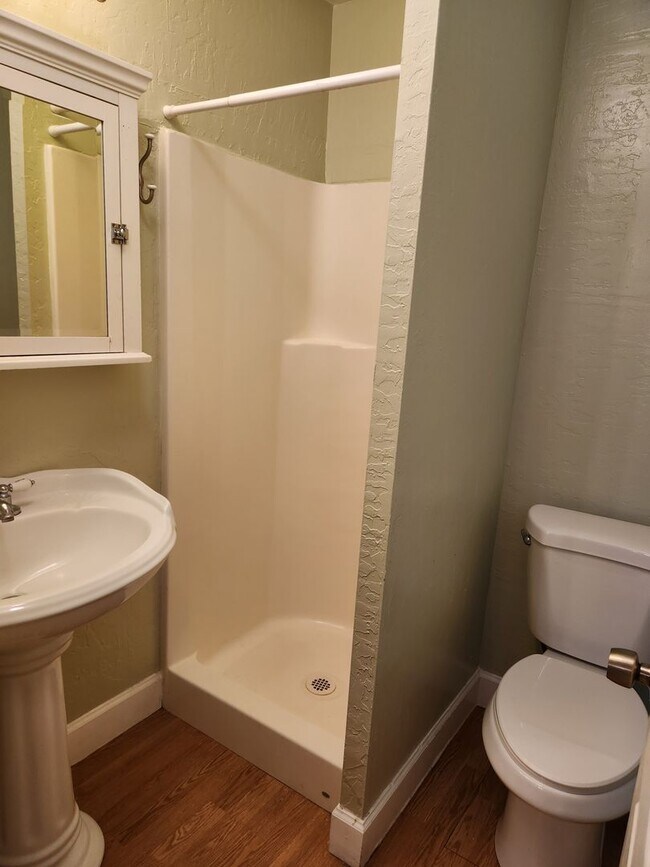 Building Photo - 93 S Rainbow Dr