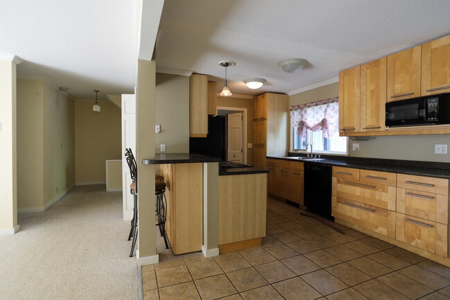 Building Photo - 111 Brook Hollow