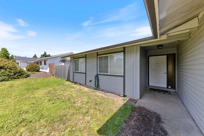 Building Photo - Charming 3-Bedroom Home with 2 Full Baths ...
