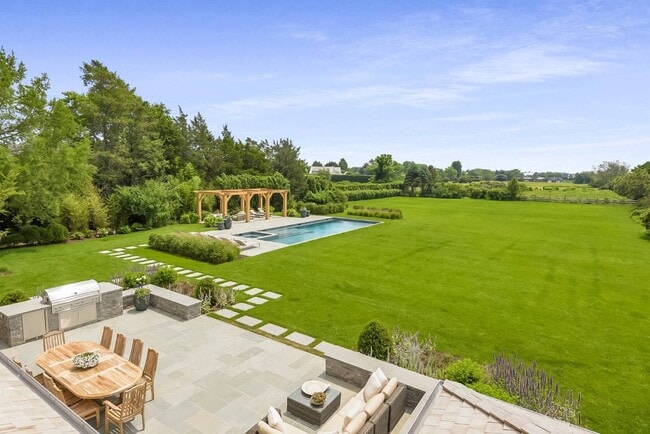 Building Photo - 571 Pauls Ln