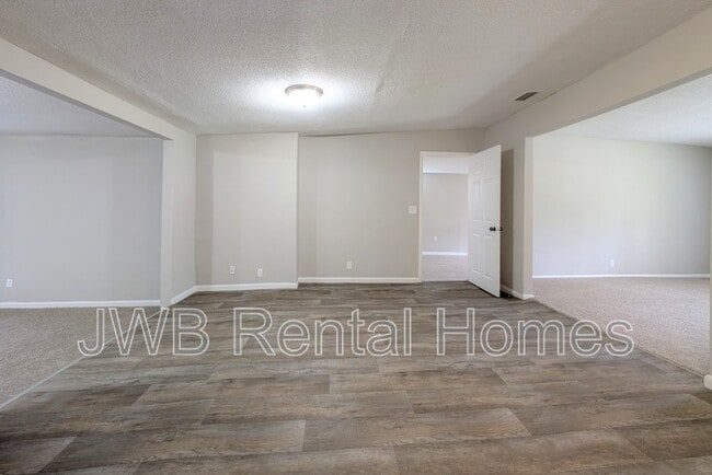 Building Photo - 7762 Lake Park Dr