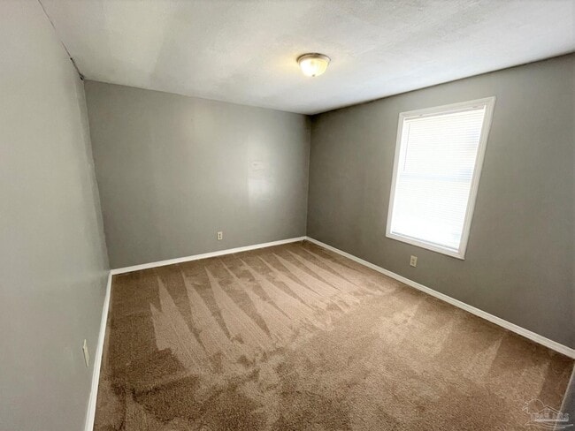 Building Photo - 8103 N Palafox St