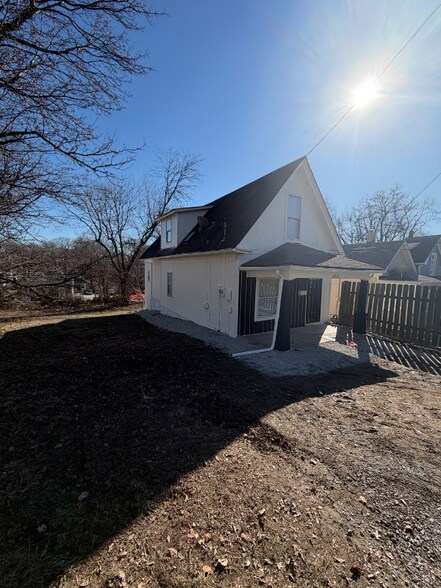 Building Photo - 2451 Chelsea Ave