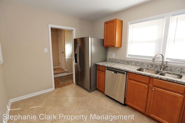 Building Photo - 3 br, 2.5 bath House - 2216 Sedgewick Drive
