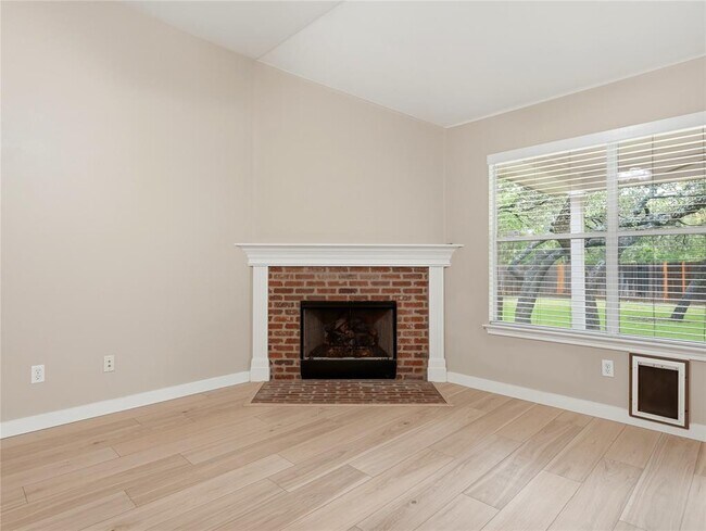Building Photo - 1004 Downridge Dr