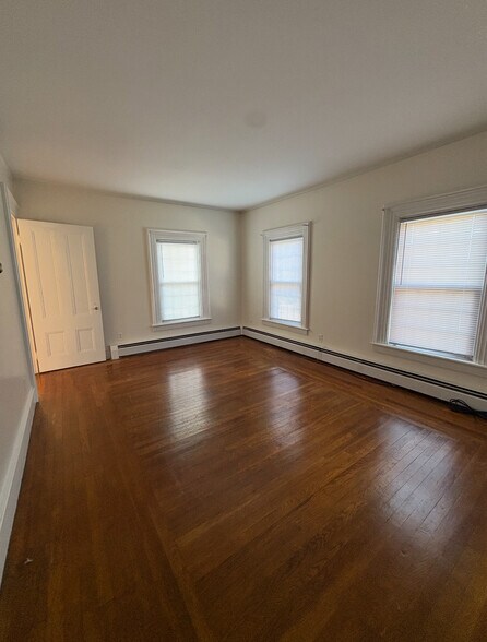 Bedroom - 117 Centre St