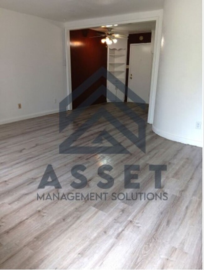 Building Photo - 413 E Northrup Dr