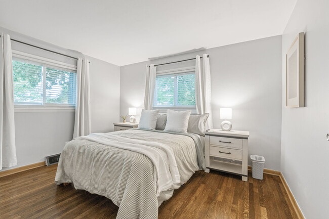 Building Photo - Fully Furnished! Stunning UA Ranch with 3 ...