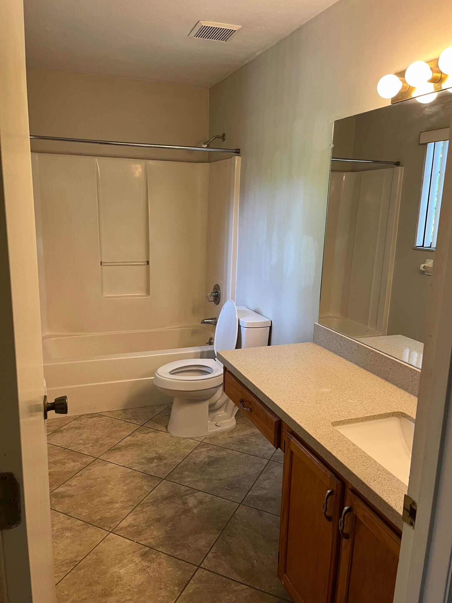 Building Photo - 5868 SW 8th Pl