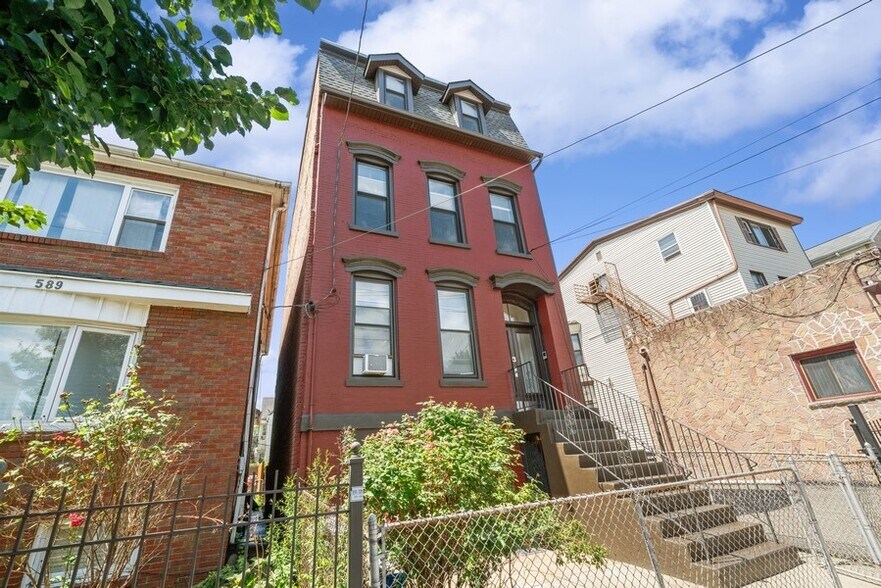 Building Photo - 591 Bramhall Ave