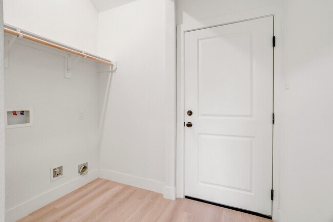 Building Photo - 10518 Ashville Dr