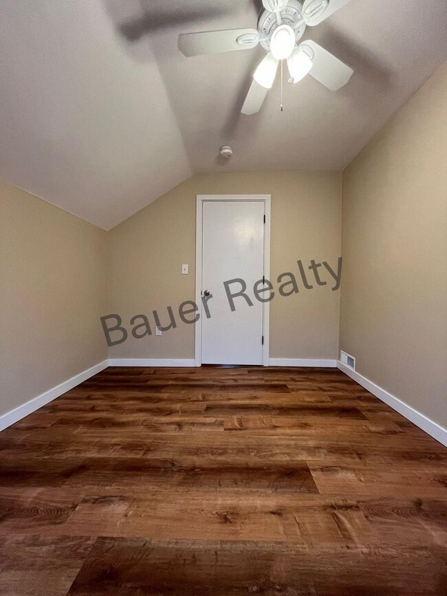 Building Photo - Beautiful 4 Bedroom on Ashland's South Side