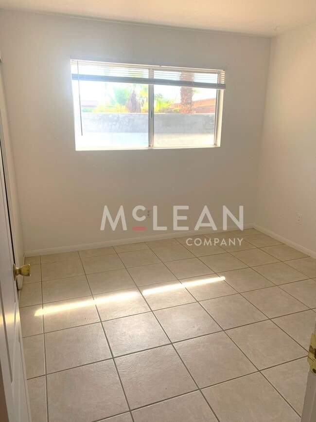 Building Photo - Pet Friendly Palm Desert Home