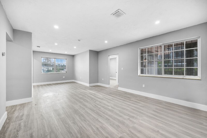 Building Photo - 645 NE 149th St