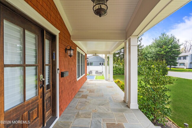 Building Photo - 558 Cedar Ave