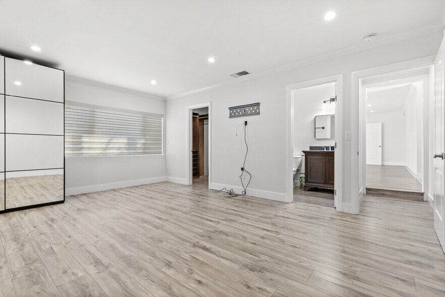 Building Photo - 7911 Fulton Ave