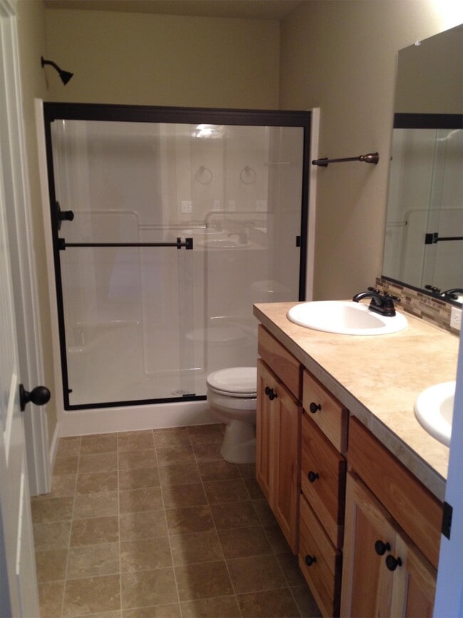 Building Photo - 425 N Vernonia Rd