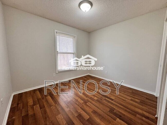 Building Photo - 830 Hartford Ave