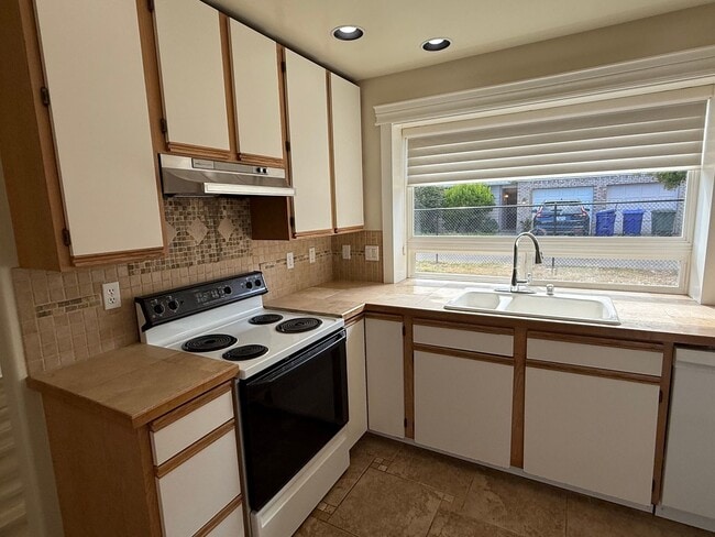 Building Photo - Charming No-Stairs Rambler – Move-In Ready...
