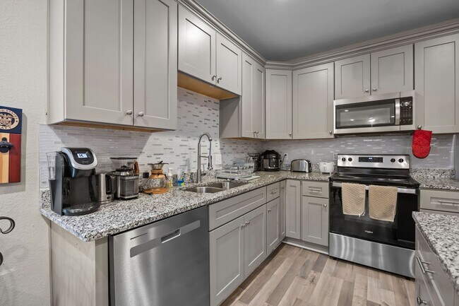 Building Photo - For Rent in Norfolk – Spacious 4 Bedroom Home!