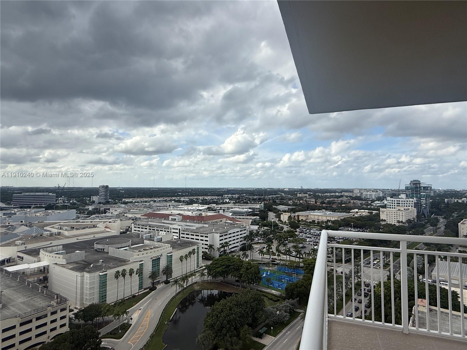 Building Photo - 19501 W Country Club Dr