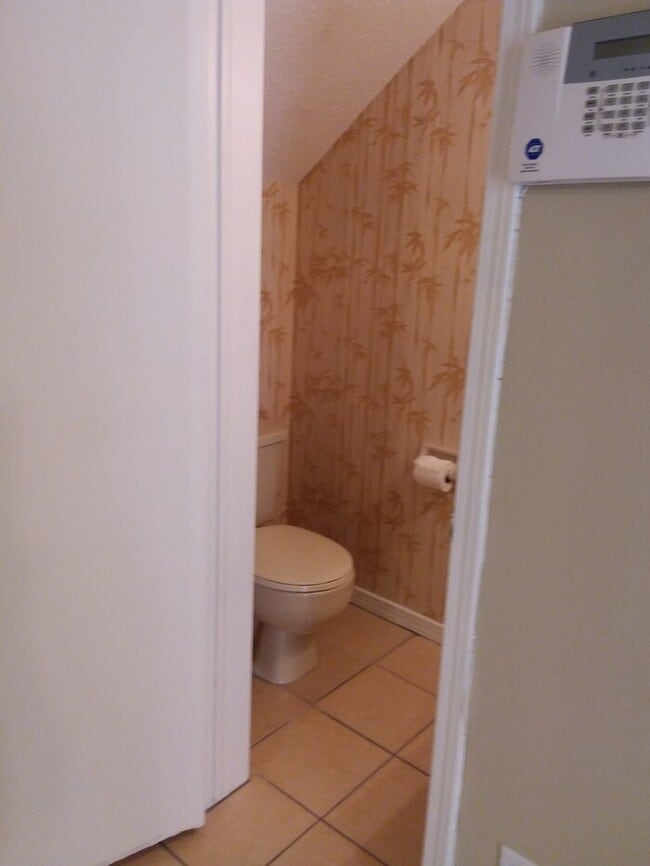 Building Photo - 2 bedroom 2 1/2 bath townhome in Arlington