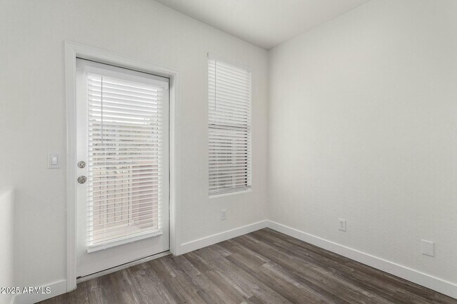 Building Photo - 111 W Beth Dr