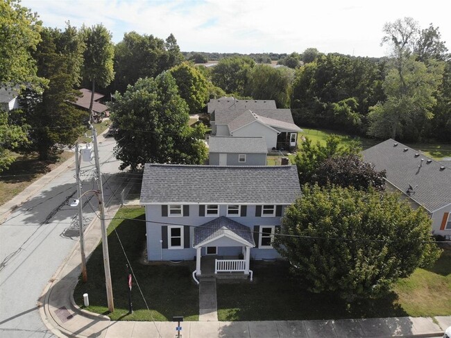 Building Photo - 300 S Donk Ave