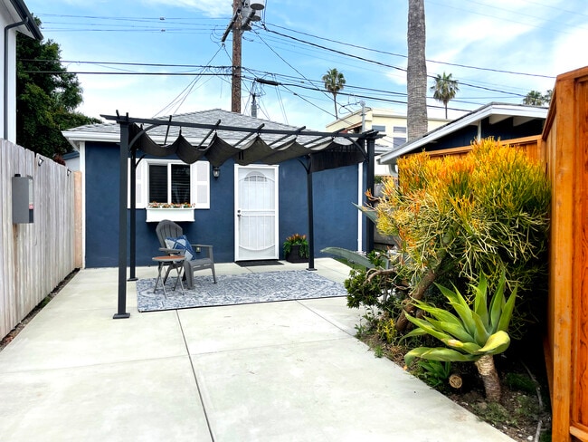 Building Photo - 3541 Helms Ave