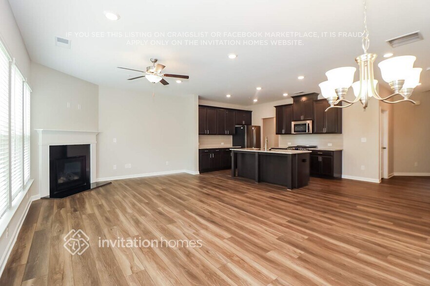 Building Photo - 1350 Elderwood Way